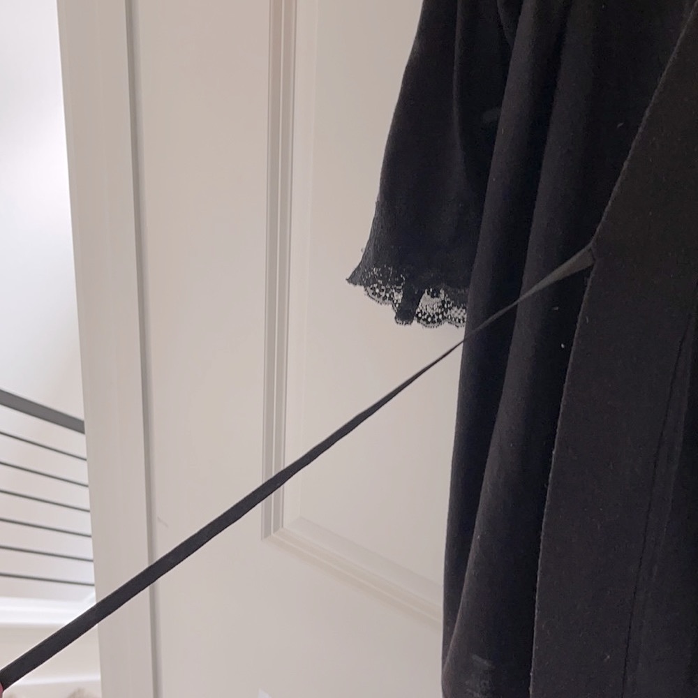 Flora black robe - Picture 6 of 6